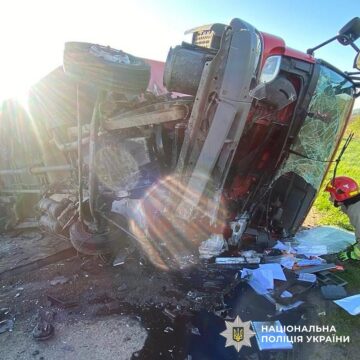 Водій легковика виїхав на зустрічну смугу: подробиці ДТП поблизу Галича Водій легковика виїхав на зустрічну смугу: подробиці ДТП поблизу Галича