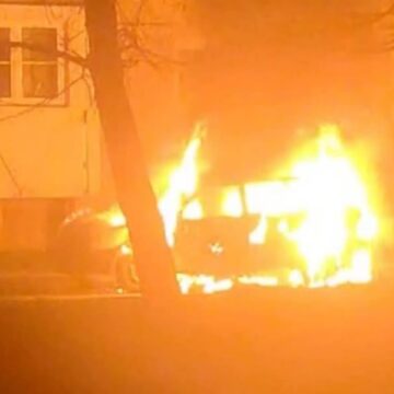На Коломийщині взято під варту підозрюваного у крадіжці з магазину та підпалі автівки місцевого жителя