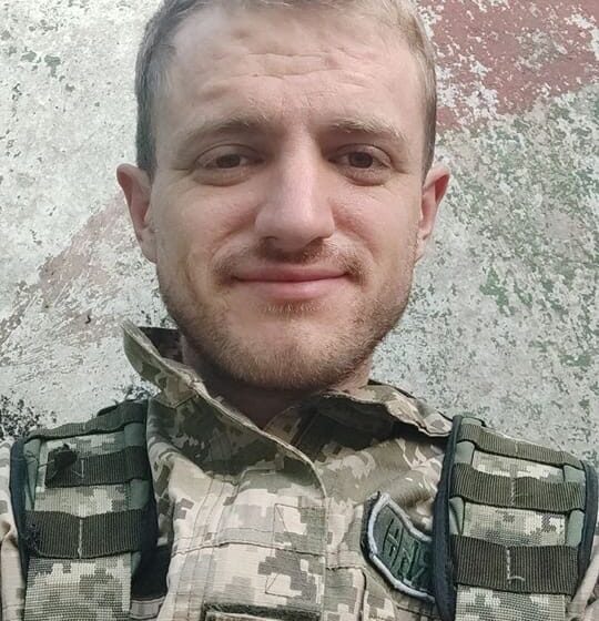 Планував одружитись у травні, та повернувся “на щиті”: історія полеглого воїна Василя Івасіва з Галицької громади
