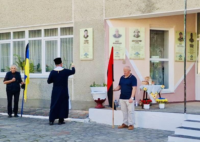 У Бурштині відкрили меморіальні дошки трьом полеглим воїнам (ФОТО)