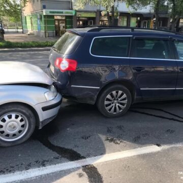 Не обрав безпечної швидкості руху: в Івано-Франківську нетверезий водій учинив ДТП (ФОТО) Не обрав безпечної швидкості руху: в Івано-Франківську нетверезий водій учинив ДТП (ФОТО)