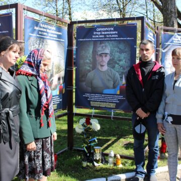 Тяжка ціна свободи: у Верховині відкрили пам’ятні банери п’ятьом загиблим героям (ФОТО)