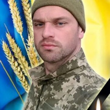 Майже рік вважався зниклим безвісти: “на щиті” повертається з війни Бойчук Василь з Коломийщини