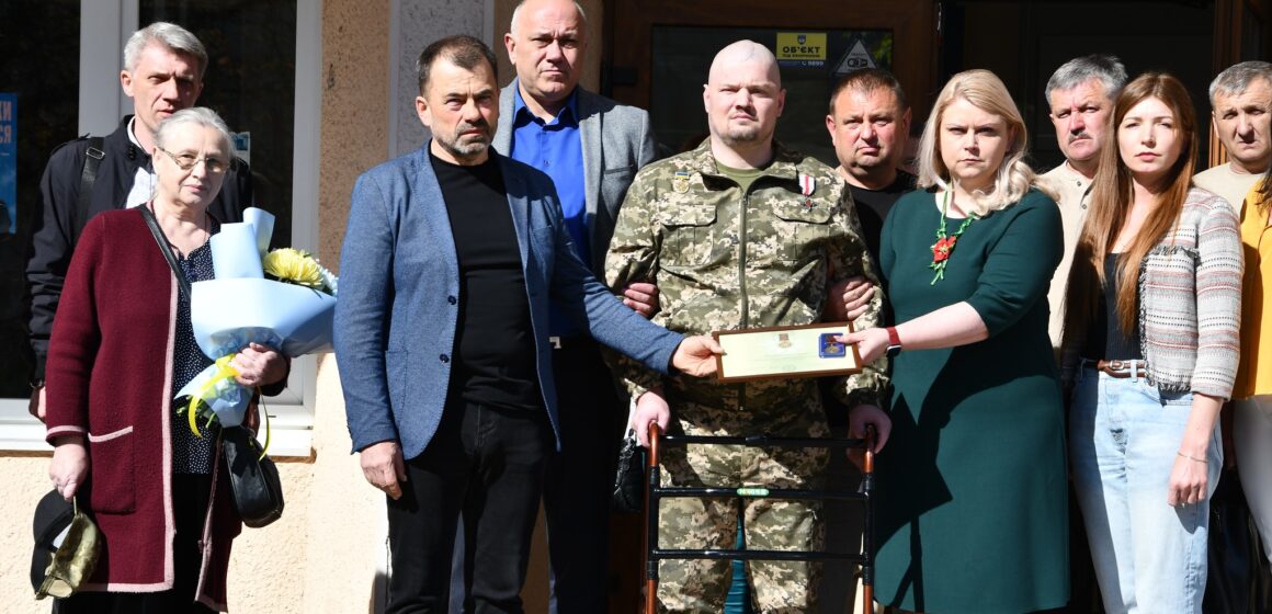 На Прикарпатті вручили державну відзнаку «За оборону України» саперу Олександру Грозі (ФОТО)