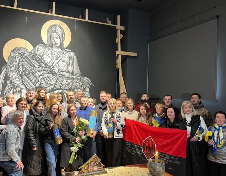 В Івано-Франківську відкрили артоб’єкт на тему війни «П’єта (Оплакування Христа)»