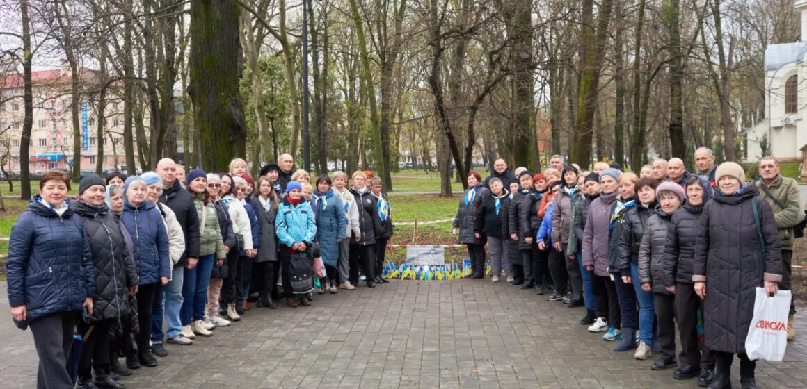 Матері полеглих захисників висадили в Івано-Франківську Алею пам’яті 