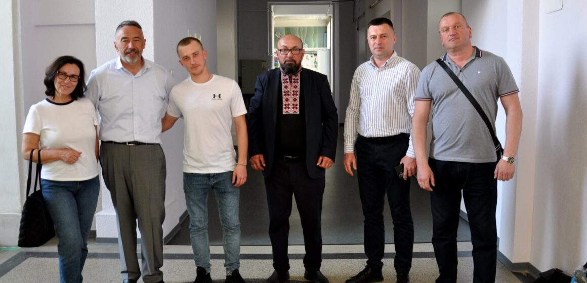 Керівники Богородчанської громади зустрілись зі звільненим із полону захисником Віталієм Федорівим
