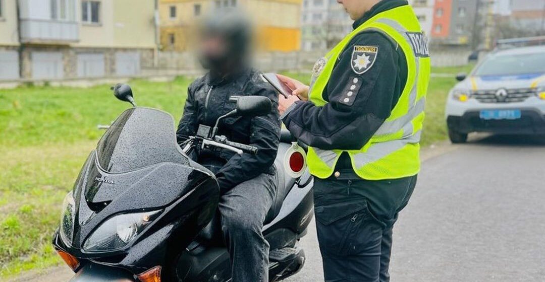Скутери, мопеди, мотоцикли: від початку року 10 неповнолітніх, які керували мототранспортом, постраждали у ДТП