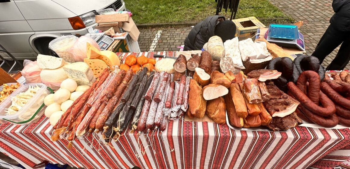 Десятки товаровиробників з усього Прикарпаття з’їхались до Івано-Франківська на передвеликодній ярмарок