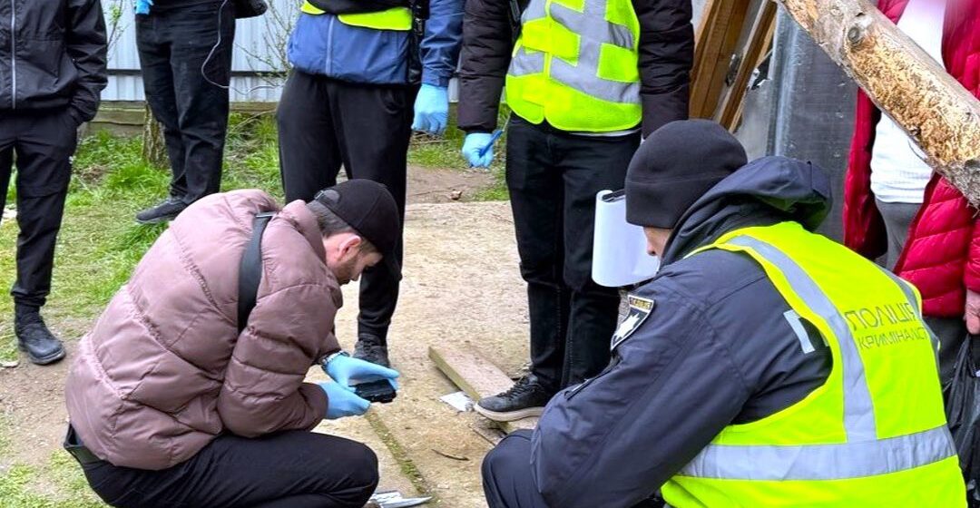 Поліцейські Івано-Франківщини виявили в прикарпатця незаконну зброю та набої