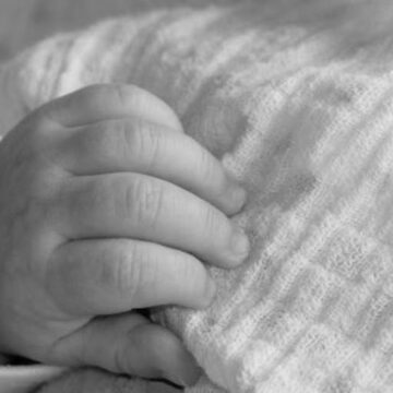 Щиро розкаюється та просить її суворо не карати: за вбивство новонародженої дитини засудили мешканку Коломиї Щиро розкаюється та просить її суворо не карати: за вбивство новонародженої дитини засудили мешканку Коломиї