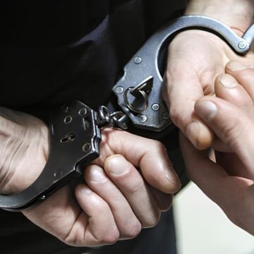 Вдарив ногою у плече і викрав мобільний телефон: судитимуть мешканця Надвірнянщини