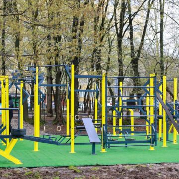 У Франківську відкрили майданчик для тренування та відновлення містян і ветеранів під відкритим небом У Франківську відкрили майданчик для тренування та відновлення містян і ветеранів під відкритим небом