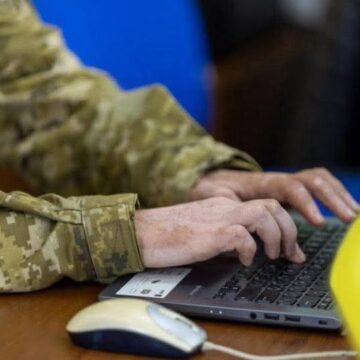Нові професійні можливості для ветеранів та людей з інвалідністю: 356 мешканців Івано-Франківщини вже здобули нову професію