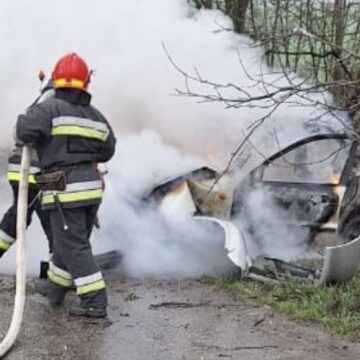 Внаслідок аварії на Тлумаччині згорів автомобіль та травмувався чоловік (ФОТОФАКТ)