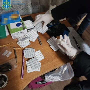 На Прикарпатті судитимуть двох правоохоронців, які торгували наркотиками