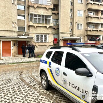 Поліція та СБУ затримали псевдомінерку, яка повідомила про замінування лікарні в Коломиї
