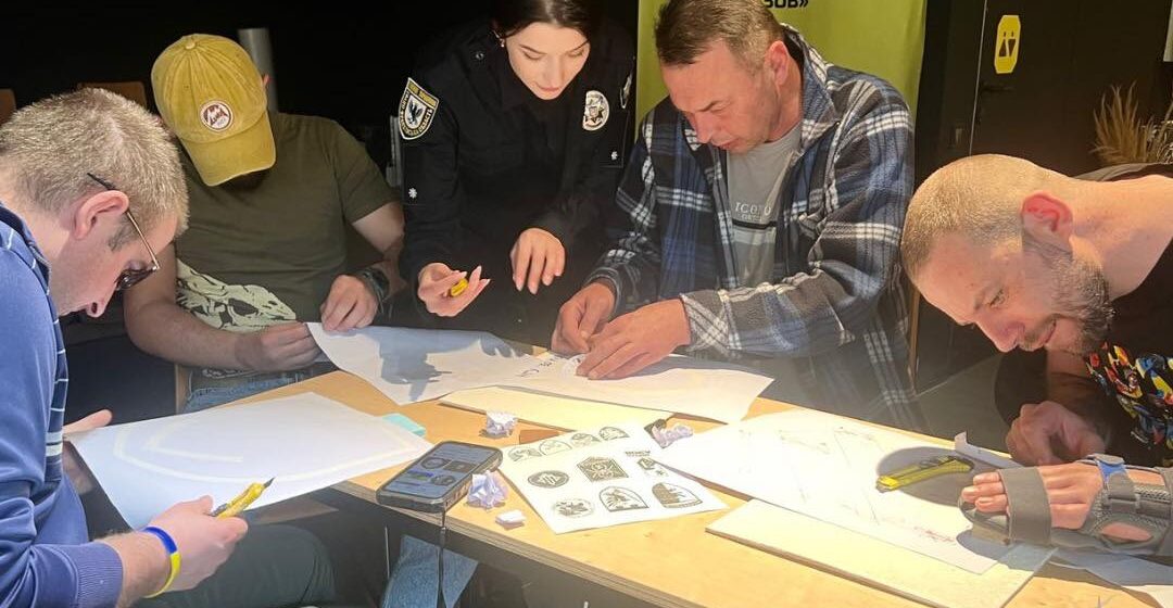 Поліцейські Прикарпаття організували творчий майстер-клас для поранених захисників