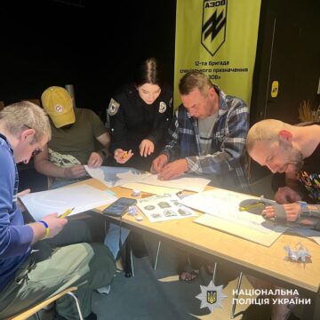 Поліцейські Прикарпаття організували творчий майстер-клас для поранених захисників