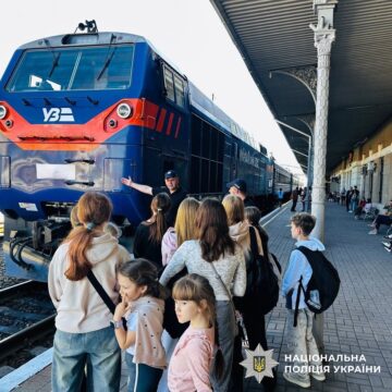 Небезпечний челендж – зачепінг: прикарпатські поліцейські провели профілактичні заходи з підлітками