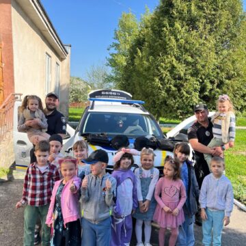 В Рогатині поліцейські охорони завітали до малечі