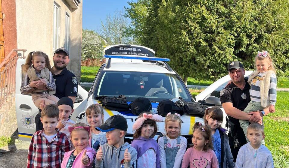 В Рогатині поліцейські охорони завітали до малечі