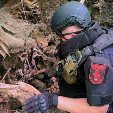 Піротехніки продовжують проведення робіт з планового розмінування на Рогатинщині