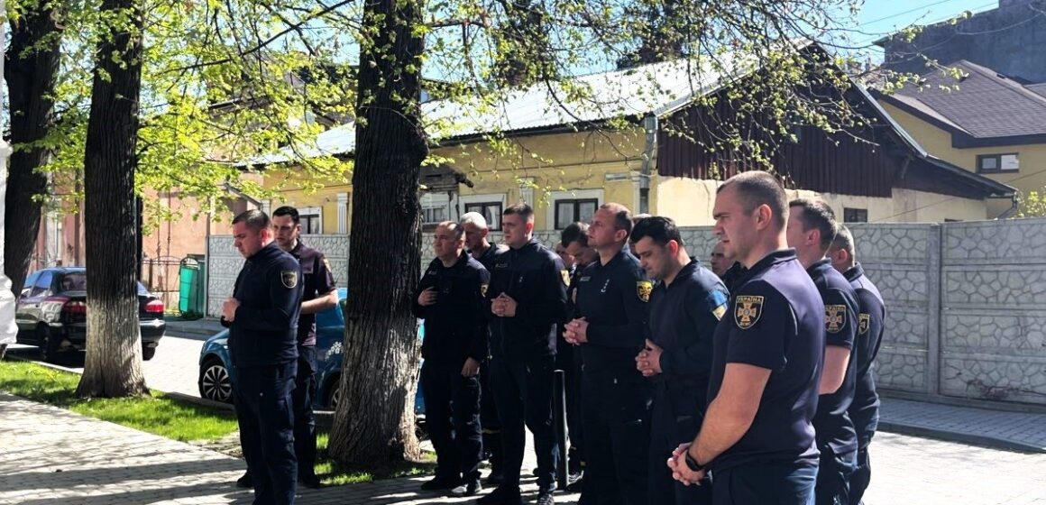 Прикарпатські рятувальники вшанували пам’ять про загиблого колегу