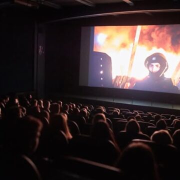 Франківська молодь дивилась документальний фільм Руслана Ганущака «Україна. Майдан. Перезавантаження»