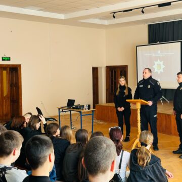 Як не стати жертвою вербування: поліцейські продовжують проводити превентивні заходи у закладах освіти