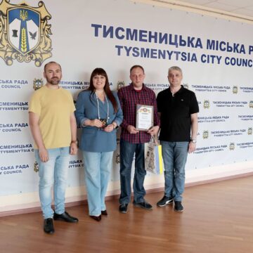 Польський волонтер передав пожежне спорядження для Тисменицької громади