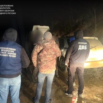 На Верховинщині намагались налагодити канал перетину кордону для військовозобов’язаних: спільників затримано та повідомлено про підозру