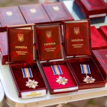 Рідним полеглих захисників із Прикарпаття вручили державні нагороди