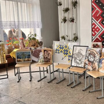 В Бурштинському ліцеї імені Ольги Басараб відбувся благодійний аукціон на підтримку військових В Бурштинському ліцеї імені Ольги Басараб відбувся благодійний аукціон на підтримку військових