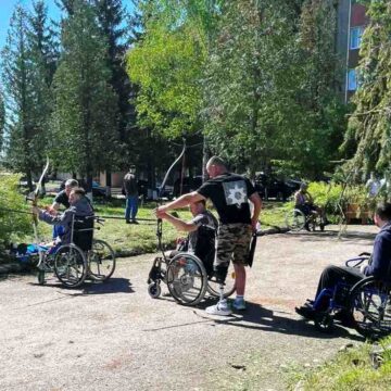 В Тлумацькій центральній лікарні провели майстер-клас зі стрільби з лука для ветеранів В Тлумацькій центральній лікарні провели майстер-клас зі стрільби з лука для ветеранів