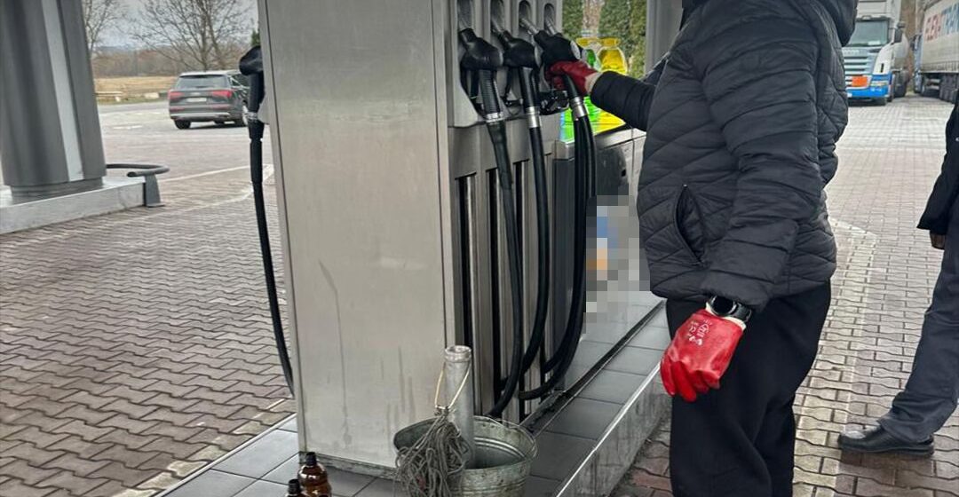 На Прикарпатті ліквідували масштабну схему продажу водіям фальсифікованого бензину