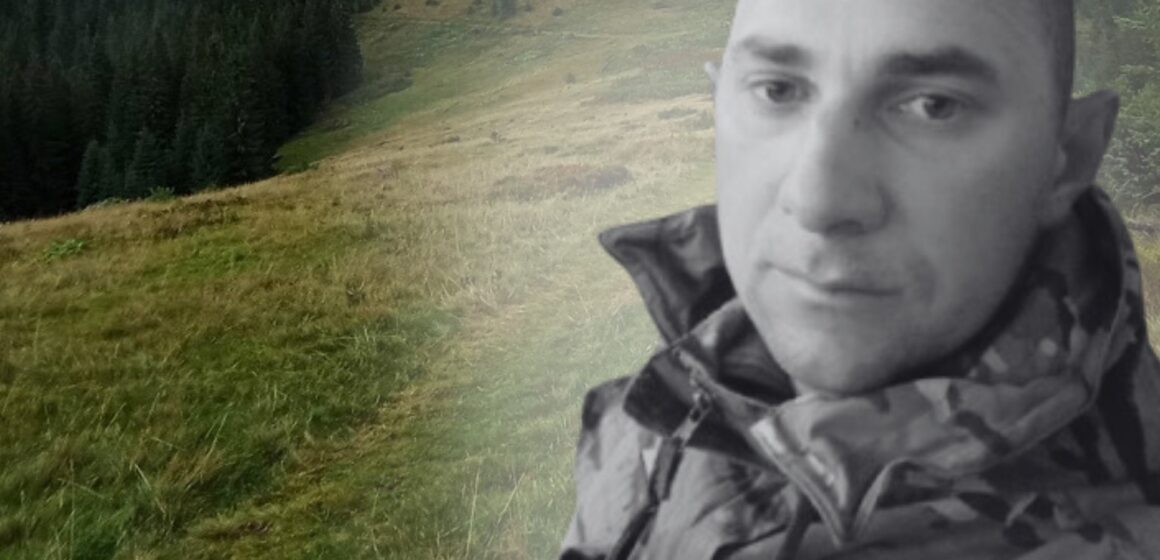 Улюблена стежка, якою він бігав у гори: у Ворохті відкрили маршрут пам’яті на честь Андрія Томащука Улюблена стежка, якою він бігав у гори: у Ворохті відкрили маршрут пам’яті на честь Андрія Томащука