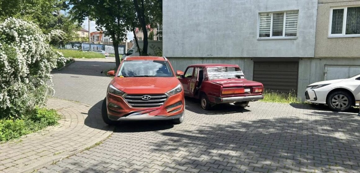Напідпитку, без посвідчення водія та страхового полісу: у Франківську керманич «Жигулів» вчинив ДТП