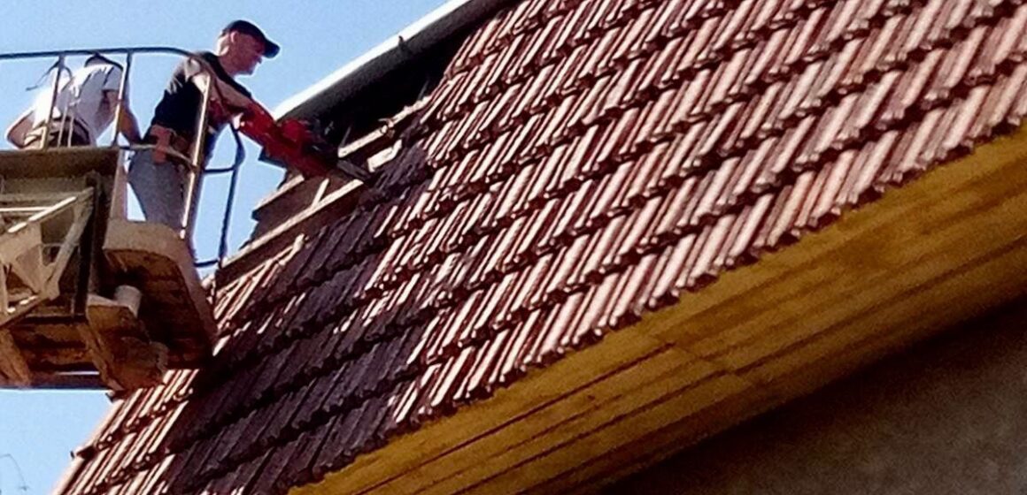 У Заболотівській багатопрофільній лікарні розпочали роботи із заміни покрівлі (ФОТО)