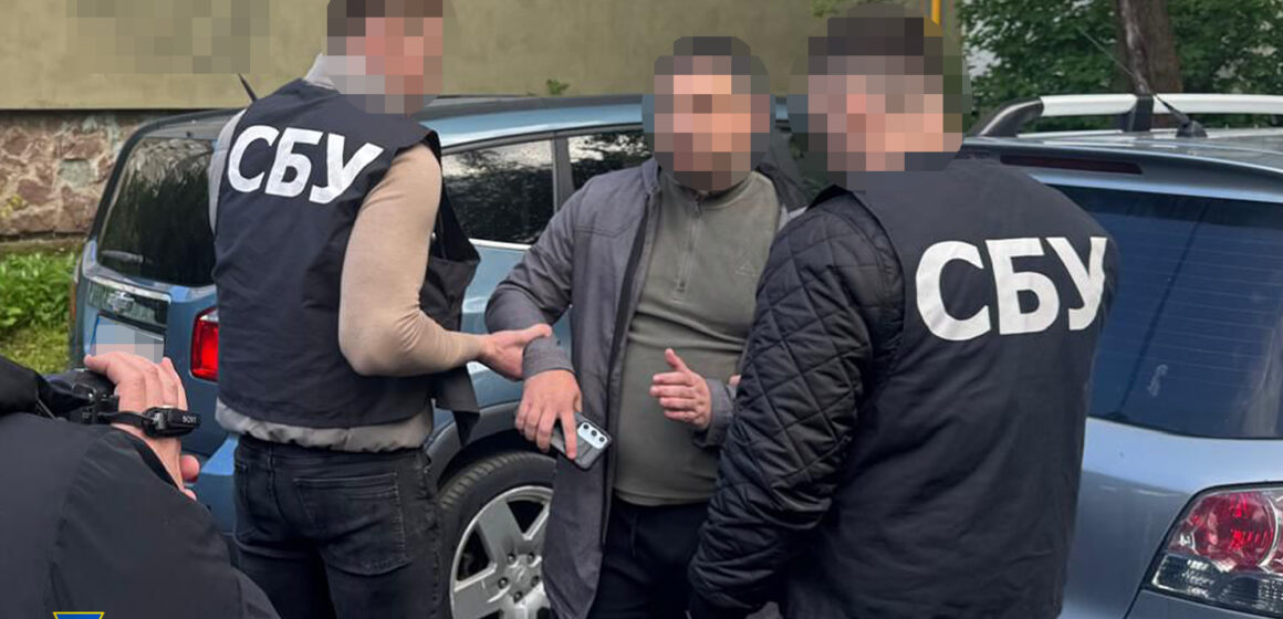 На Прикарпатті затримали посадовця Держприкордонслужби, який  продавав інформацію з баз даних