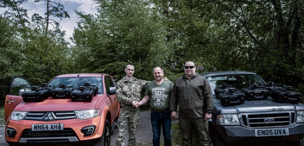 Із Коломийської громади доставили на фронт пікапи та «мавіки»