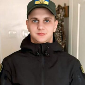 Після трьох років полону в рідну Надвірну повертається 24-річний захисник Володимир Алєксєєв