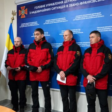 За відвагу та порятунок людей у горах нагороджено п’ятьох прикарпатських рятувальників (ФОТО)
