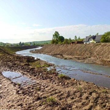 У селі Нижній Вербіж на річках триває будівництво водозахисних дамб (ФОТО)