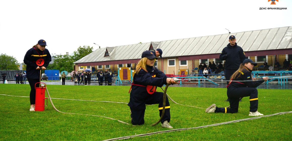 На Прикарпатті відбулися обласні змагання дружин юних пожежних-рятувальників (ФОТО)