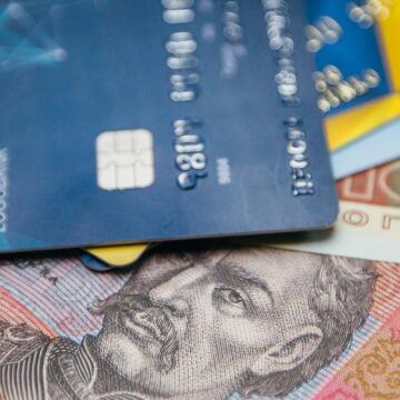 Жителя Надвірнянщини, який скористався чужою банківською карткою, засудили до 5 років позбавлення волі Жителя Надвірнянщини, який скористався чужою банківською карткою, засудили до 5 років позбавлення волі