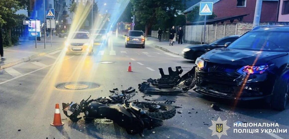 Травмованого у ДТП в Івано-Франківську мотоцикліста  госпіталізували до медичного закладу