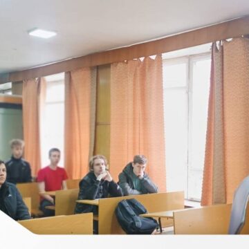 Безпечний мотосезон: калуські патрульні провели пізнавальний захід для студентів