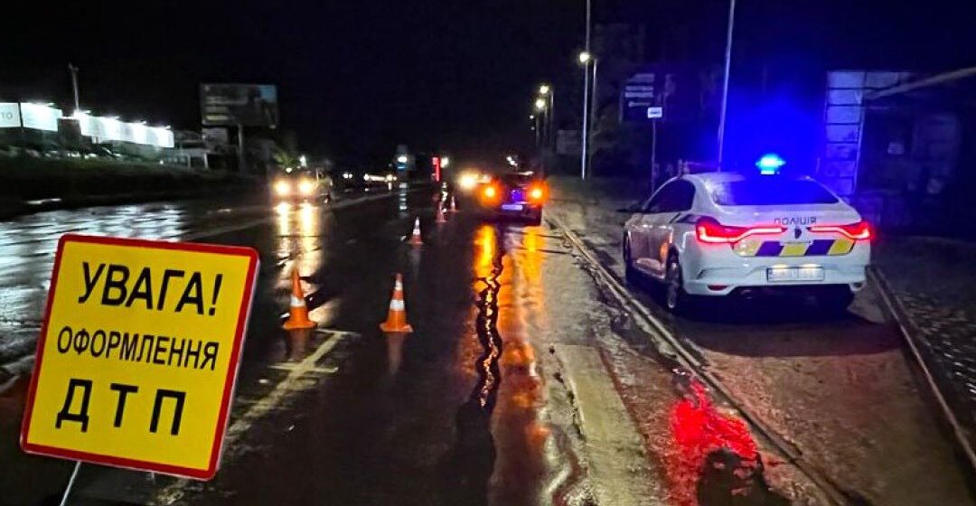 Переходила дорогу на червоний сигнал світлофора: у Івано-Франківську «Mazda» наїхала на 28-річну місцеву мешканку
