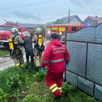 В Городенці на пожежі врятували чоловіка